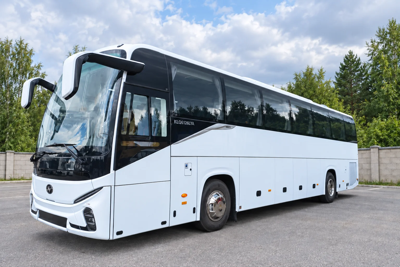 Обложка на основе реального фото автобуса Higer из автопарка Гуд-Лак
